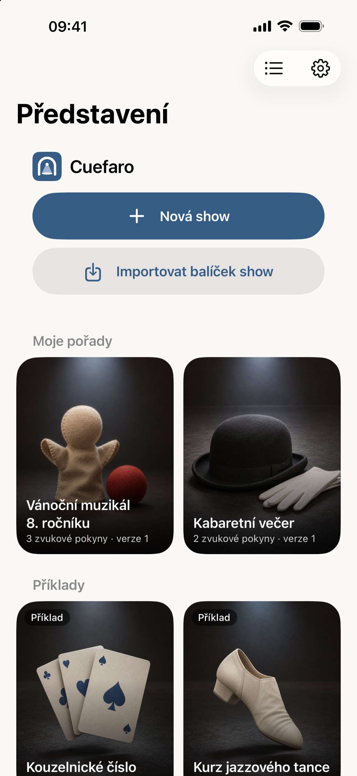 Knihovna s obaly ke každému představení