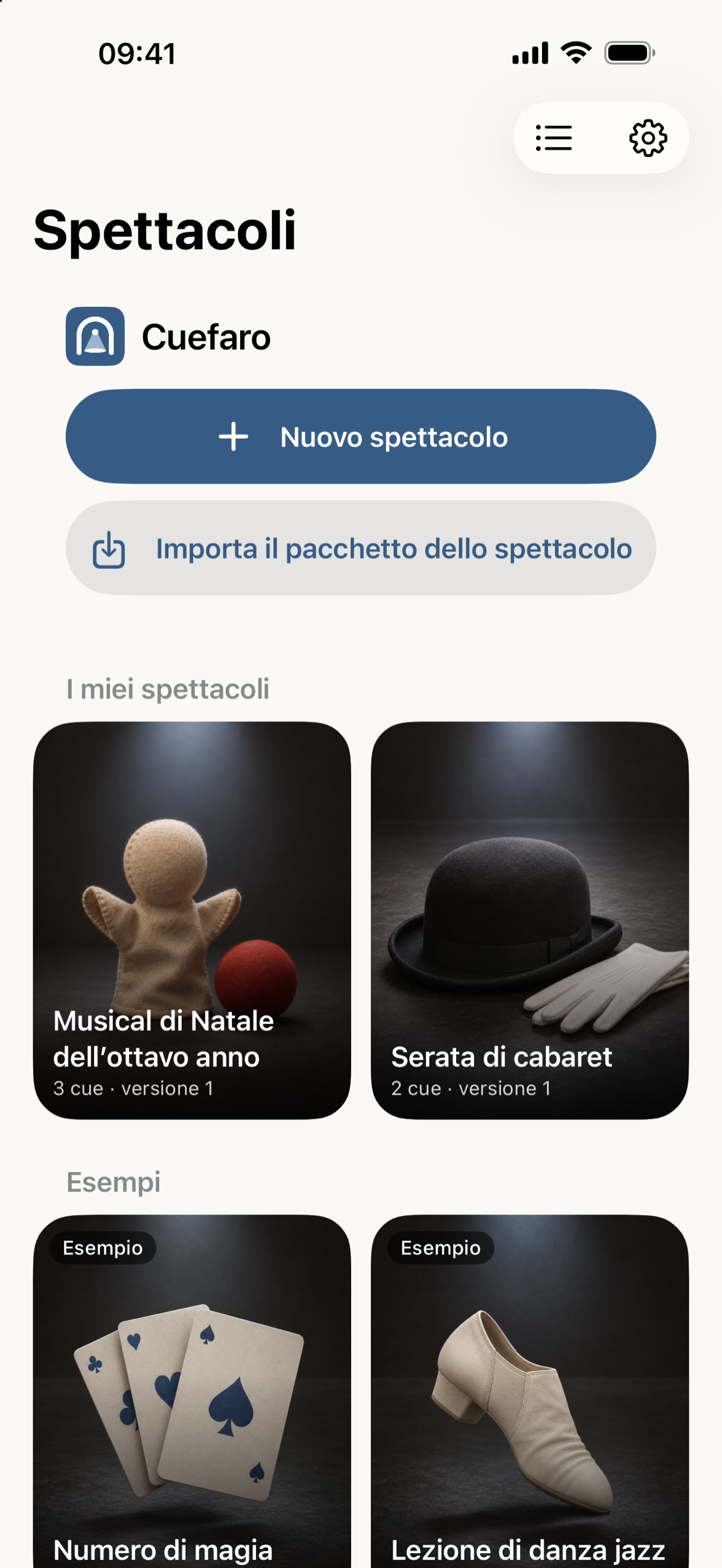 La libreria con le copertine di ogni spettacolo